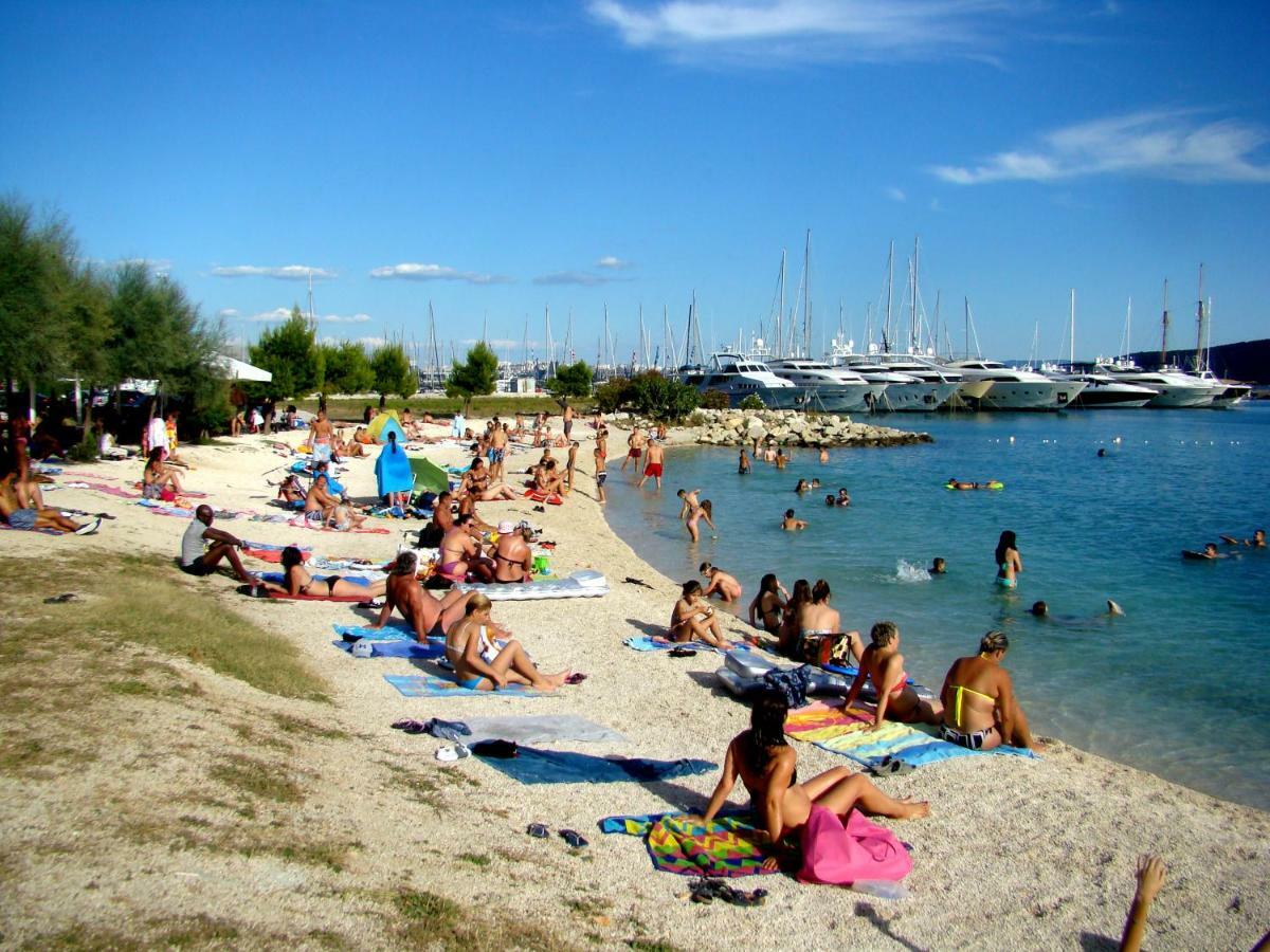 Kike Red Apartment Kastela Exterior photo
